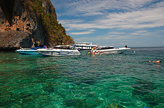 Khai island day tour by speedboat and guest gos for snorkeling trip.